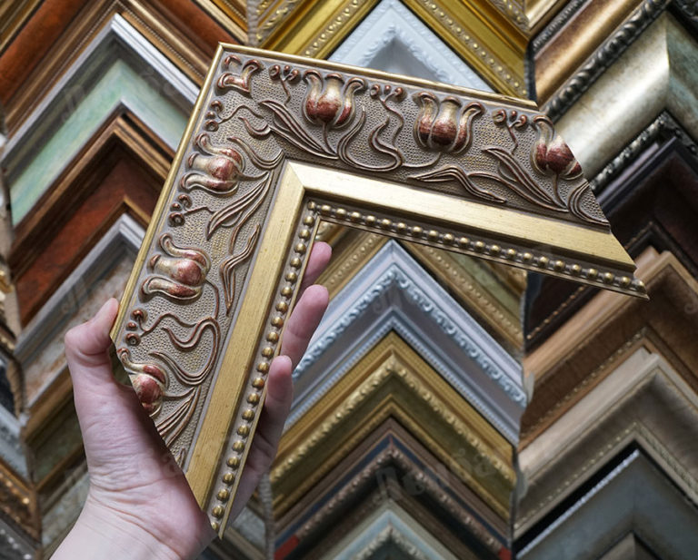 Багетная мастерская Ленбагет по проспекту Большевиков в СПб, багетные рамки разных разцветок